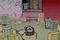 ピザ屋の猫らの後方でゲームを撮影